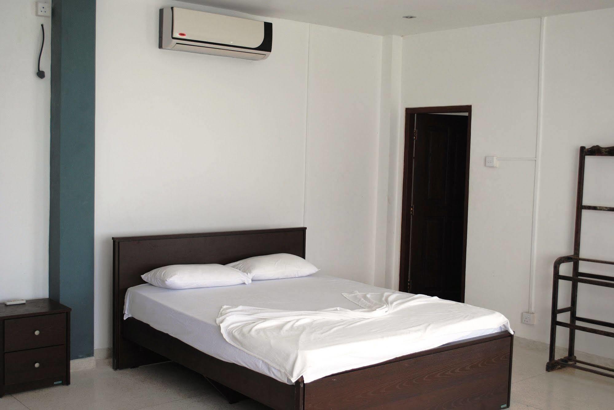 Ocean Reef Hotel Hikkaduwa Exterior foto